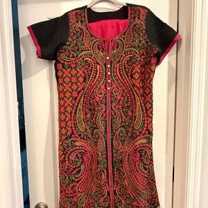 Black Statement Kurta with Bright Kashmiri-Style Embroidery (Gently Worn)